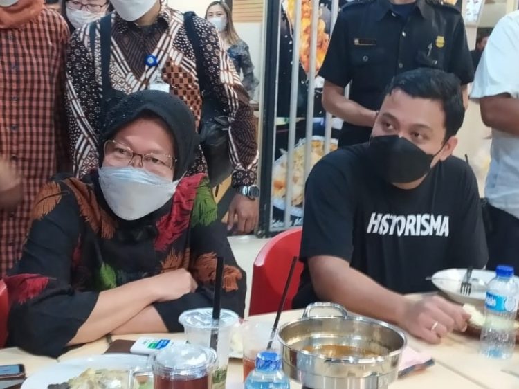 Menteri Sosial, Tri Rismaharini saat ditemui di Royal Plaza Surabaya /Ist