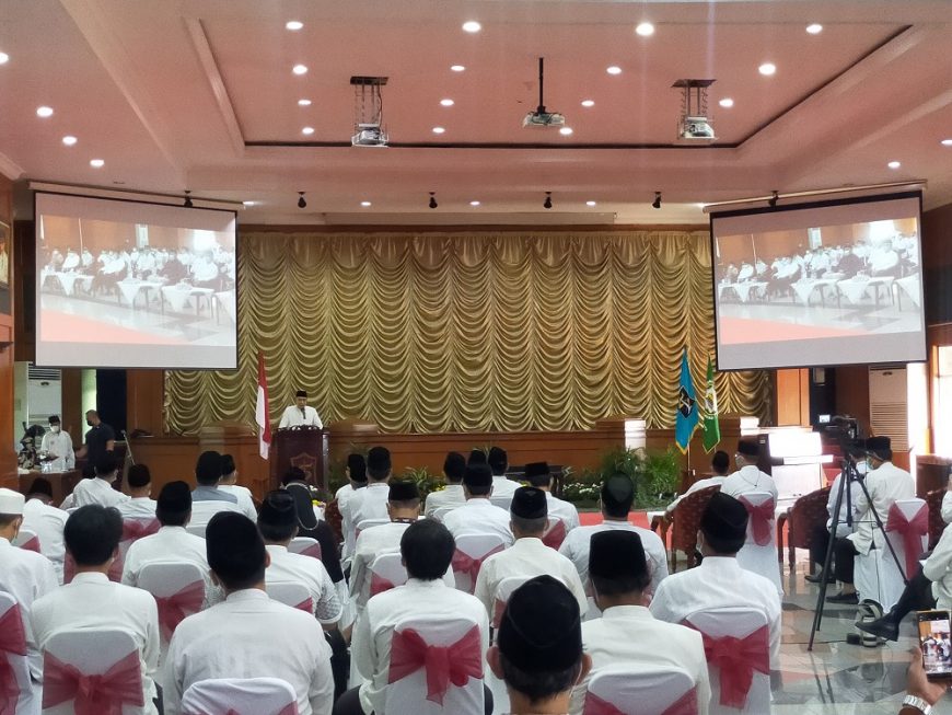 Wali Kota Surabaya saat acara pengukuhan Pimpinan Cabang Dewan Masjid Indonesia (DMI) se-Kota Surabaya di Graha Sawunggaling/ist