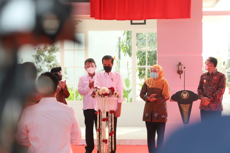 Presiden Jokowi didampingi Mensos Risma, Gubernur Jatim dan Wali Kota Eri/ist
