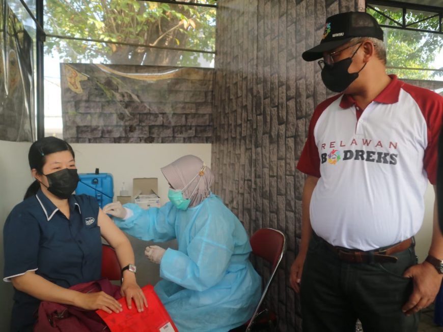 Vaksinasi massal warga Rungkut Mapan Barat, Surabaya /Ist