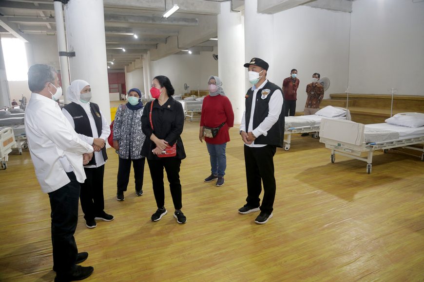 Ketua DPR RI Puan Maharani saat mengunjungi Rumah Sakit Lapangan Tembak/Dok. Humas Pemkot Surabaya