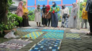 Tim Pengabdian Masyarakat UPN Veteran Jawa Timur saat terjun ke lapangan/Dok. Bicarasurabaya.com