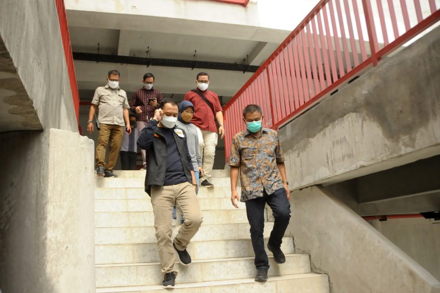 Wali Kota Surabaya, Eri Cahyadi bersama jajarannya saat meninjau lapangan tembak, di Kedung Cowek, Kecamatan Bulak /Ist