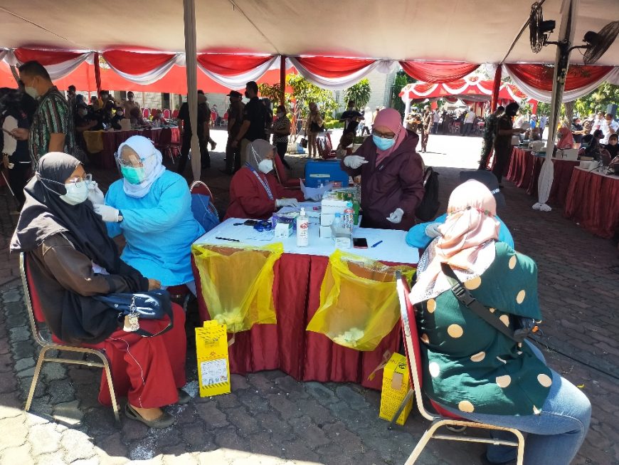 Suasana pelaksanaan vaksinasi massal di Islamic Centre Surabaya, Rabu (11/8/2021) /Foto: Bicara Surabaya