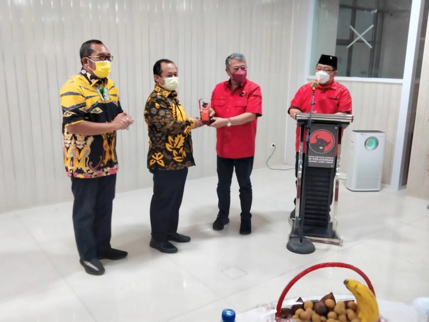 DPD PDIP Jatim saat menerima kunjungan pengurus DPD Partai Golkar Jatim /Ist