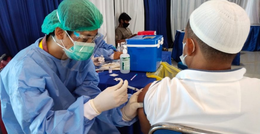 Vaksinasi Covid-19 di lingkungan Pelabuhan Tanjung Perak /Ist