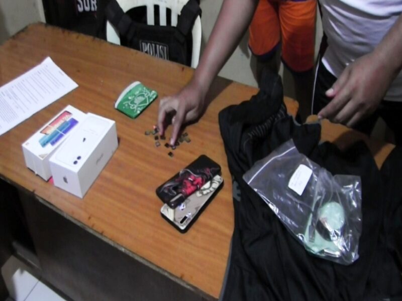 Beberapa barang bukti yang berhasil diamankan dari kedua pelaku /Bicara Surabaya