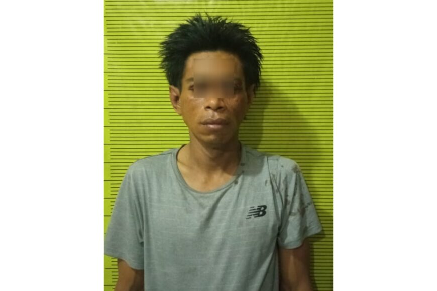 Pelaku jambret saat diamankan di Mapolsek Genteng Polrestabes Surabaya /Ist