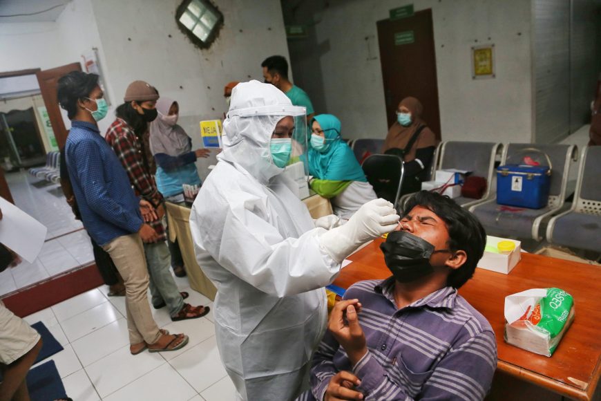 Pelanggar protokol kesehatan dilakukan pemeriksaan swab /Ist