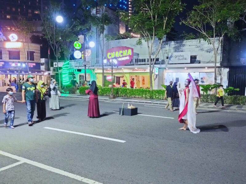 Pertunjukan seni di Jalan Tunjungan /Bicara Surabaya