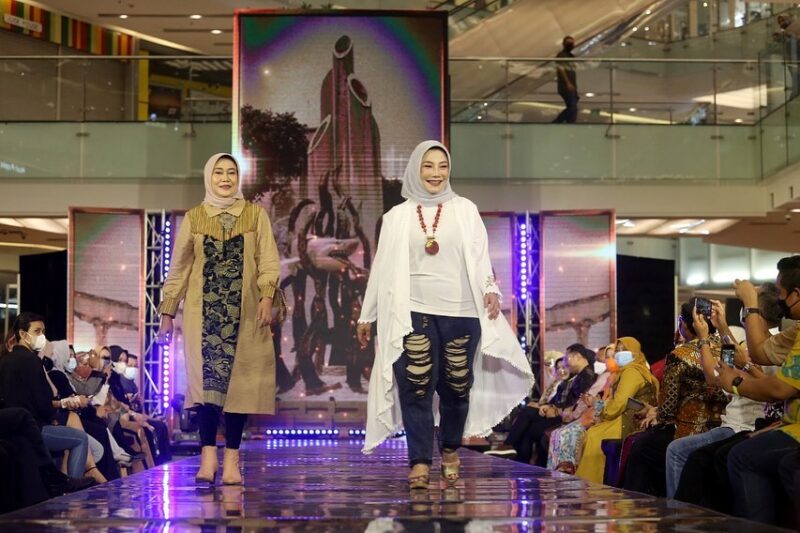 Penutupan pagelaran Surabaya Fashion Week Tahun 2021 /dok. Dekranasda Surabaya