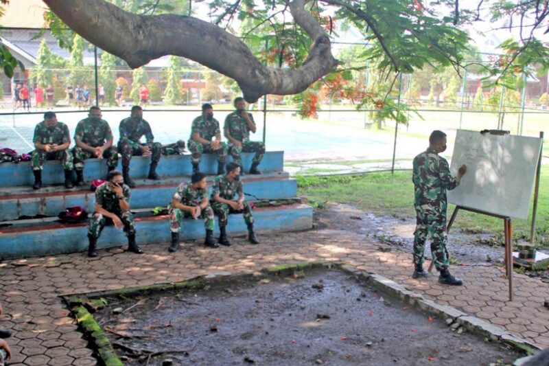 Pendalaman materi berlangsung di Kelas Lapangan Yonif 5 Marinir Kesatrian Marinir Soeroto II Ujung, Semampir, Surabaya /Foto: Dispen Kormar