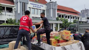 Bantuan dari Bangga Surabaya Peduli saat mau dikirimkan ke lokasi bencana/Dok. Humas Pemkot Surabaya