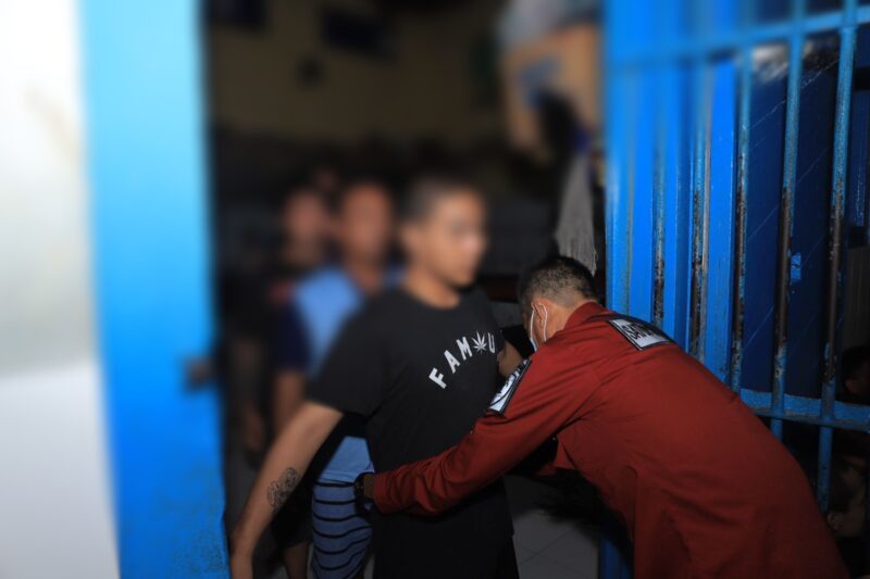 Dok. Razia benda terlarang di salah satu Lapas/ Rutan di Jawa Timur /dok. Humas Kemenkumham Jatim