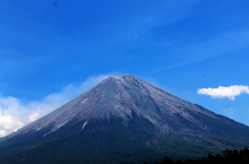 Ilustrasi: Gunung Semeru /dok. pixabay