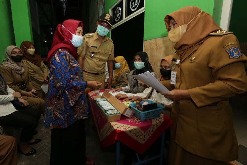 Pelayanan publik di Balai RW 01, Kelurahan Krembangan Selatan, Kecamatan Krembangan Surabaya /Ist