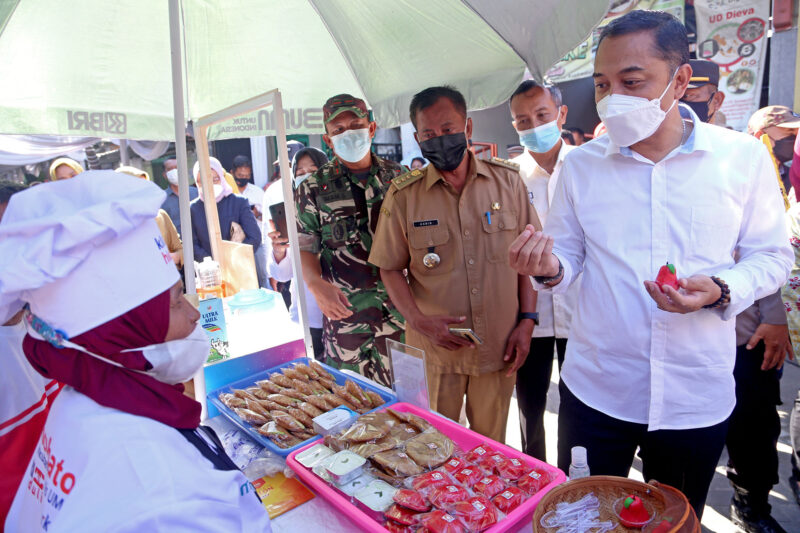 Wali Kota Eri Cahyadi di sela acara peresmian Kampung Wisata Kue Rungkut /Foto: Diskominfo Surabaya