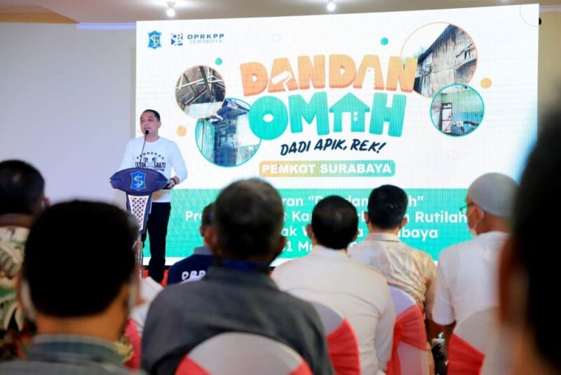 Wali Kota Surabaya Eri Cahyadi saat melaunching Dandan Omah program padat karya /dok. Diskominfo Surabaya