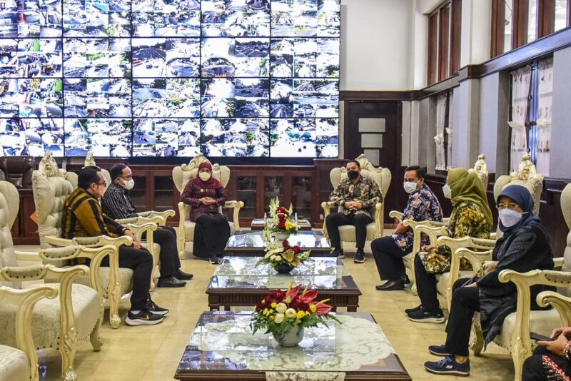 Khofifah saat bersilaturahmi ke Wali Kota Eri/istimewa