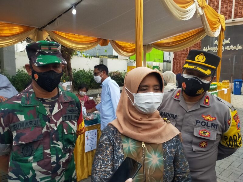 Camat Tambaksari Kota Surabaya, Laksita Rini Sevriani (tengah) /Foto: Bicara Surabaya