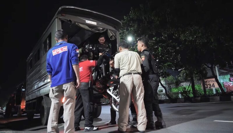 Dok. Pemkot bersama jajaran TNI dan Polri saat menggelar razia balap liar di Jalan Setro Surabaya sebelum pandemi Covid-19 /Ist/Bicara Surabaya