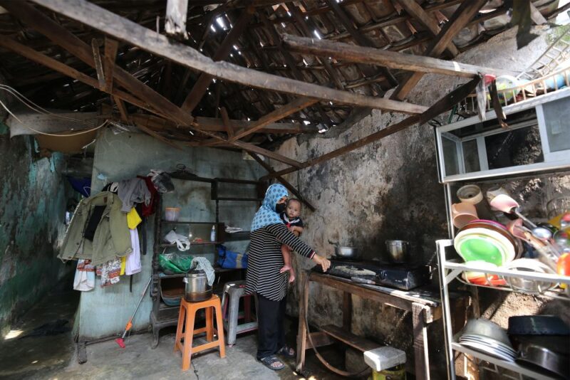 Kondisi rumah salah satu warga sebelum dibedah melalui Dandan Omah /dok. Diskominfo Surabaya