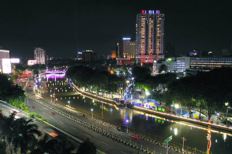 Eksotisme malam wisata air kalimas Surabaya /dok. Diskominfo Surabaya