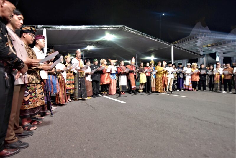 Warga Surabaya dari berbagai suku saat membacakan deklarasi Surabaya Kota Toleransi/Dok. Diskominfo