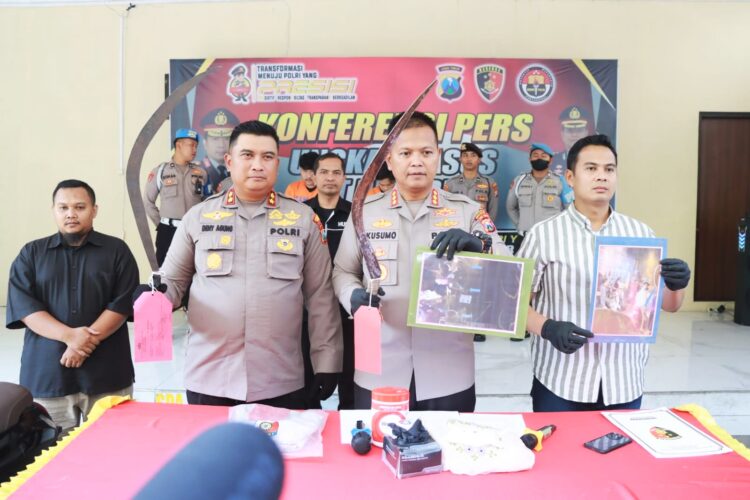 Konferensi pers ungkap kasus gerombolan bersajam di Wonoayu, Sidoarjo (Istimewa)
