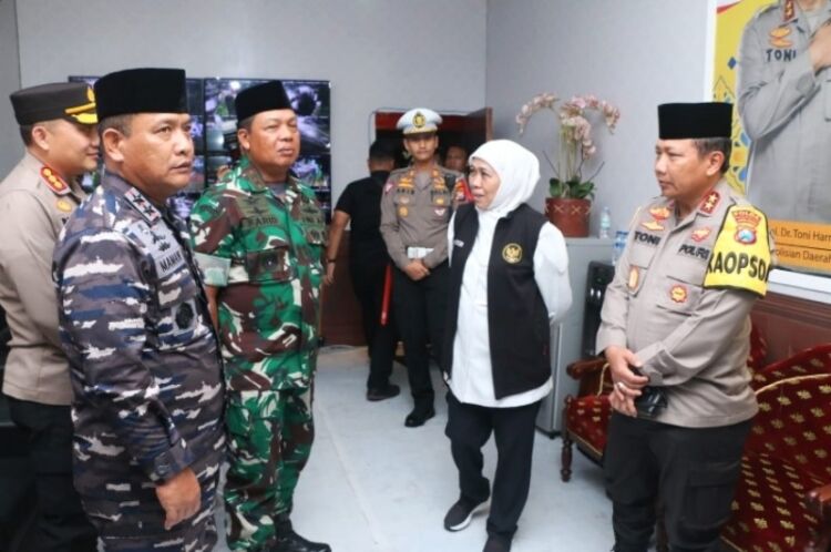 Forkopimda Jawa Timur saat melakukan pengecekan Pos Pengamanan dan Pos Pelayanan (Foto: Hms/Ist)