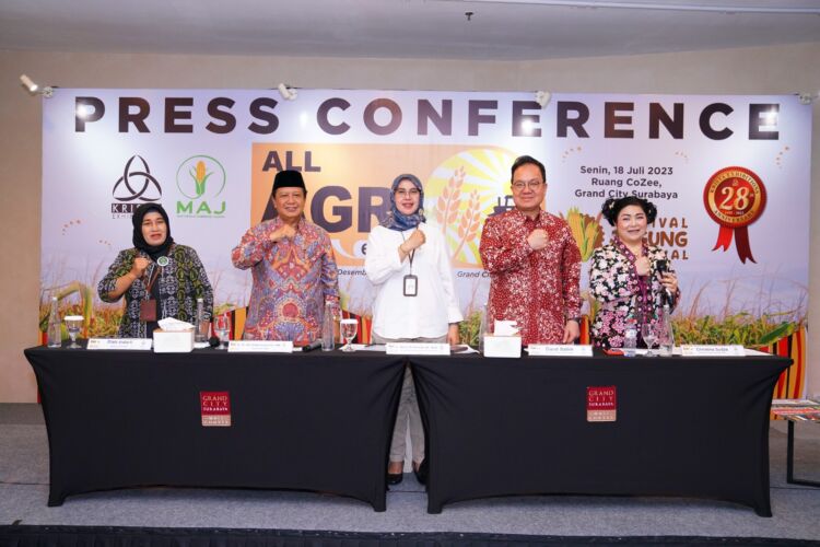 Chief Executive Officer (CEO) Krista Exhibitions, Daud D Salim (kanan) saat menghadiri Konferensi Pers All Agri Expo dan Festival Jagung Nasional 2023 di Grand City Surabaya/bicarasurabaya.com