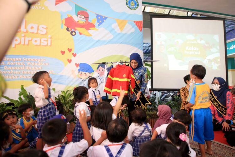 Bunda PAUD Surabaya Rini Indriyani Eri Cahyadi saat menjadi pemateri di kelas inspiratif/Dok.Diskominfo Surabaya