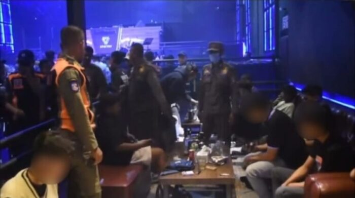 Satpol PP bersama Kepolisian dan BNNK saat menggelar operasi di salah satu tempat hiburan malam Surabaya /dok. Istimewa