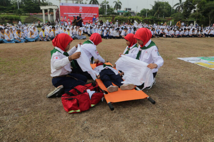 Pengukuhan PMR dan Relawan PMI di Lapangan Monumen Tugu Pahlawan, Sabtu (25/11/2023) /Istimewa