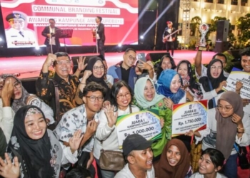 Communal Branding Festival dan Awarding Kampunge Arek Suroboyo Ramah Perempuan dan Anak Tahun 2023, di Balai Kota Surabaya, Sabtu (25/11/2023) malam /Istimewa