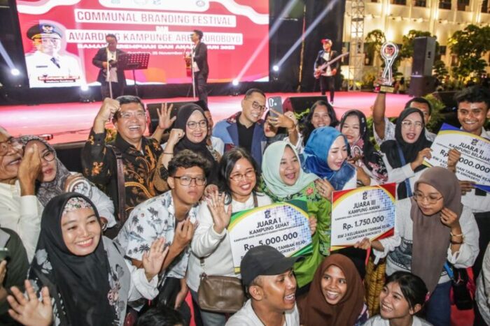 Communal Branding Festival dan Awarding Kampunge Arek Suroboyo Ramah Perempuan dan Anak Tahun 2023, di Balai Kota Surabaya, Sabtu (25/11/2023) malam /Istimewa