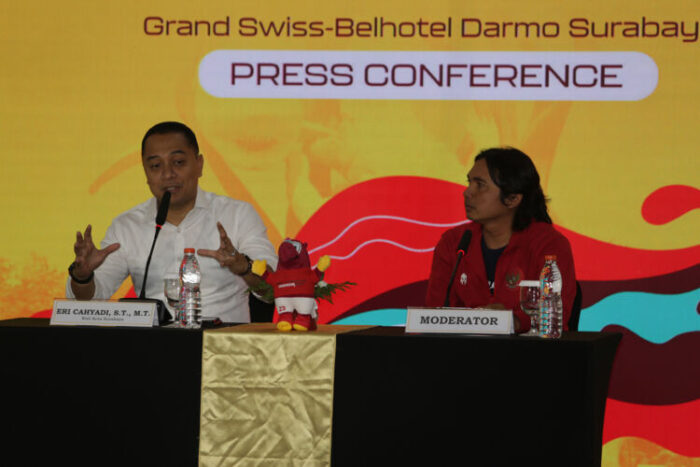 Wali Kota Surabaya Eri Cahyadi saat menggelar jumpa pers soal Piala Dunia U-17 (Istimewa)