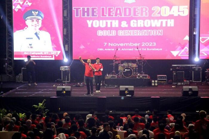 Wali Kota Surabaya Eri Cahyadi saat membakar semangat anak muda Surabaya di acara The Leader 2045/Dok. Diskominfo Surabaya