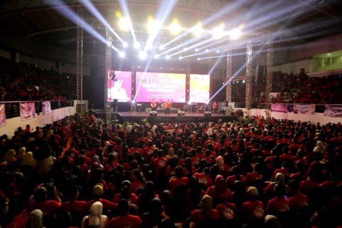 Wali Kota Surabaya Eri Cahyadi saat membakar semangat anak muda Surabaya di acara The Leader 2045/Dok. Diskominfo Surabaya