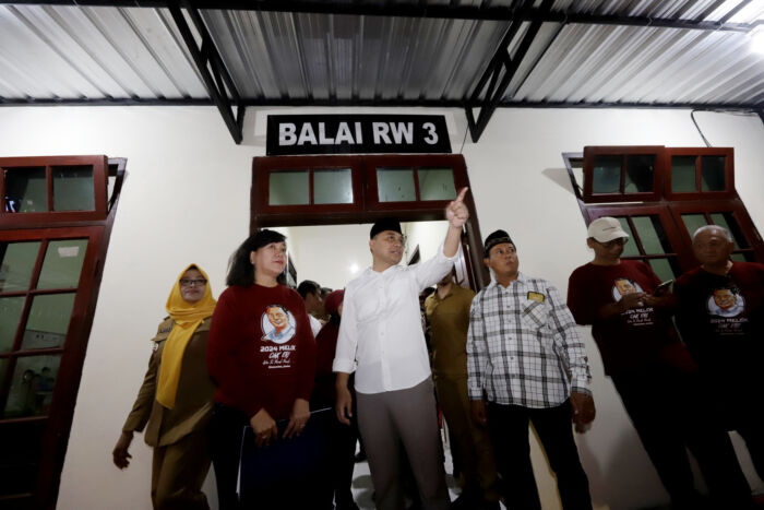 Wali Kota Surabaya Eri Cahyadi di Balai RW yang baru diresmikan/Dok. Diskominfo Surabaya