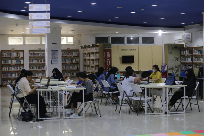 Suasana Perpustakaan di Surabaya yang banyak pengunjung/Dok. Diskominfo Surabaya