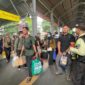 Foto: Ilustrasi penumpang di Stasiun Surabaya Gubeng. (Foto Dok bs)
