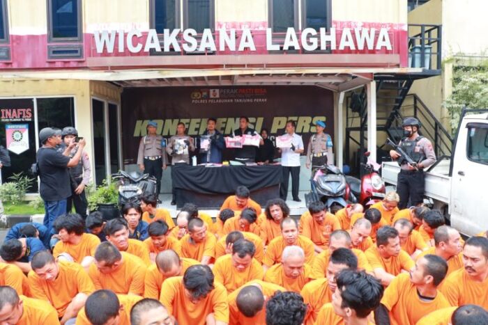 Konferensi pers ungkap kasus dalam Operasi Pekat Semeru 2024 di Mapolres Tanjung Perak, Senin (8/4/2024) /Istimewa
