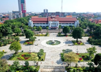 Ilustrasi: Taman Surya Balai Kota Surabaya /Istimewa