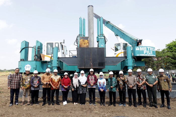 Wali Kota Surabaya Eri Cahyadi bersama berbagai stakeholder saat ground breaking Rumah Sakit Surabaya Timur/Dok.Diskominfo Surabaya