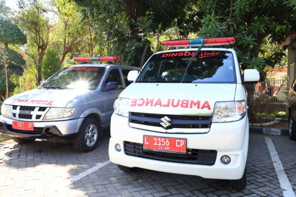 Mobil ambulance yang disiapkan untuk pelayanan kesehatan saat peresmian 1 RW 1 Nakes dan 1 Ambulans/Dok.Diskominfo Surabaya 