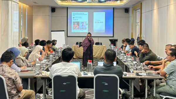 Wadek 1 Fisip UPN Veteran Jawa Timur saat memberikan materi Big Data/Dok. Bicarasurabaya.com