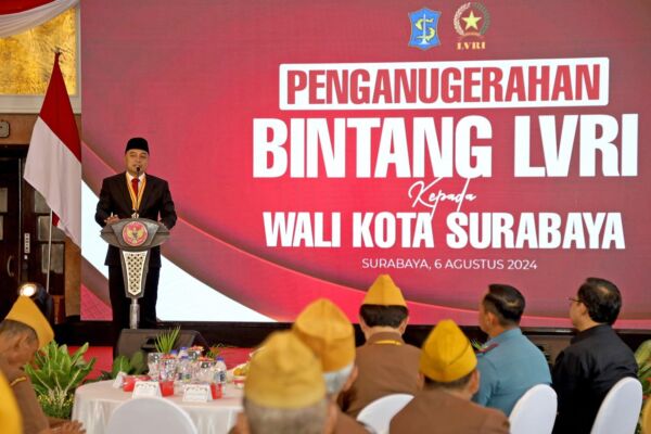 Wali Kota Surabaya Eri Cahyadi saat sambutan dalam penganugerahan Bintang LVRI/Dok. Diskominfo Surabaya