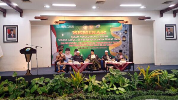 Seminar dengan tema “Hukum Menggunakan Air PDAM Secara Ilegal dan Berlebihan untuk Tempat Ibadah” di Kantor PDAM Surya Sembada Surabaya, Sabtu (10/8/2024)