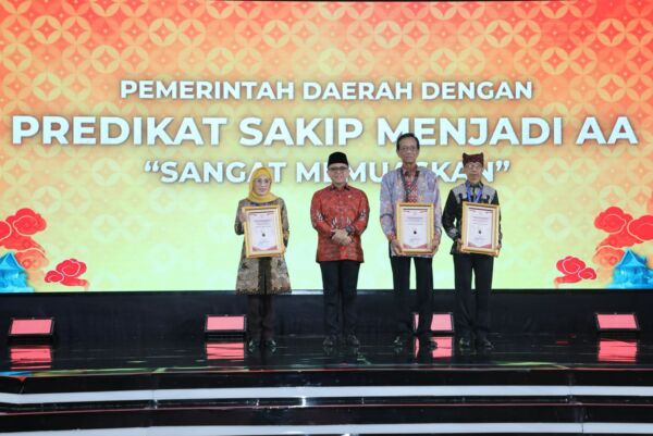 Penghargaan diserahkan langsung oleh Menteri PAN-RB, Abdullah Azwar Anas, di Jakarta, Rabu (02/9/2024) (Foto: Pemkot Surabaya)